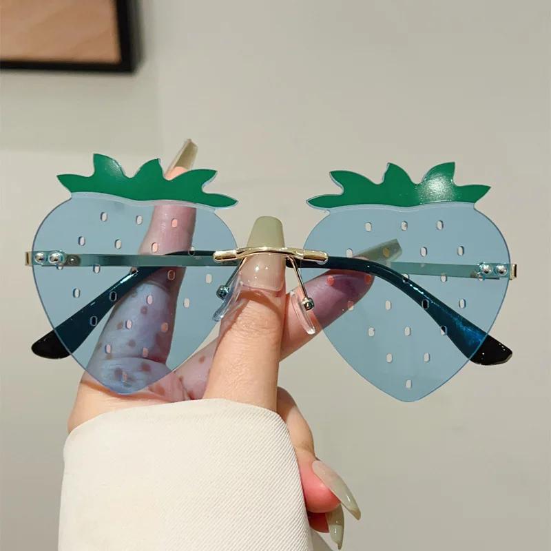 High Quality Y2K Inspired Retro Edgy Punk Trendy High End Designer Style No Rim Female For Both Male Sun Glasses