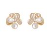 Light Luxury, Elegant and High-end White Flower Pearl Stud Earrings, New Design, Simple and Exquisite Versatile Earrings.