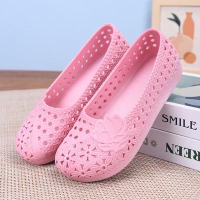 Women's Fashion Crocs: Casual, Non-slip, Breathable Hollow Sandals for Moms - Slip-on Work Shoes