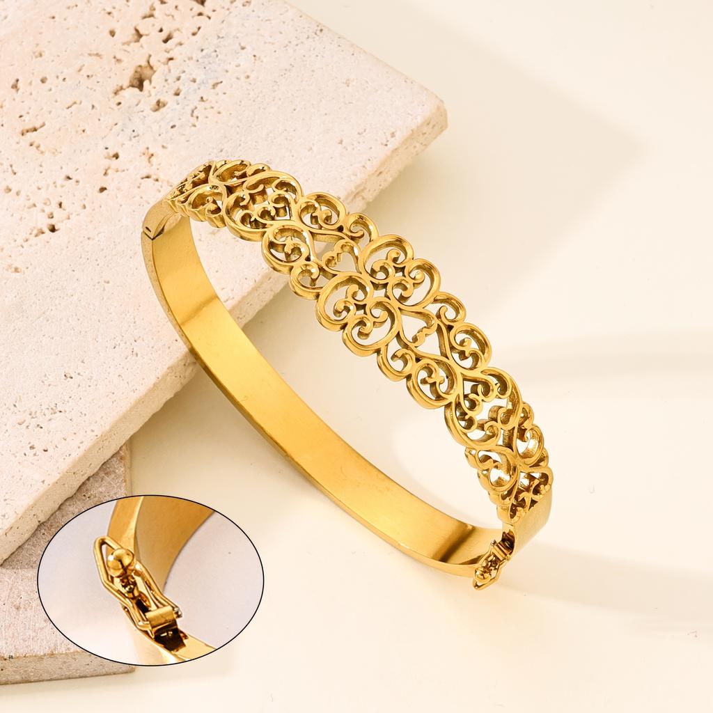 1Arabic luxury style stainless steel piece18K The gold-plated delicate hollow bracelet features exquisite Arabic-style hollow patterns, elegantly