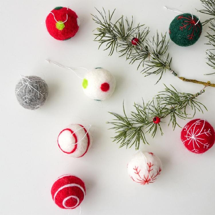 Set Of 4 Winter Snowflake Wool Felt Decoration Colorful Christmas Tree Decoration With Secure Hanging Ropes