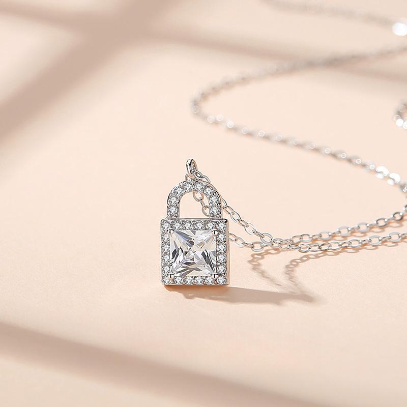 Small Lock Head Necklace, Sweet Diamond-encrusted Pendant, Collarbone Chain, Korean Version of Beautiful Temperament, Gift for Girlfriends