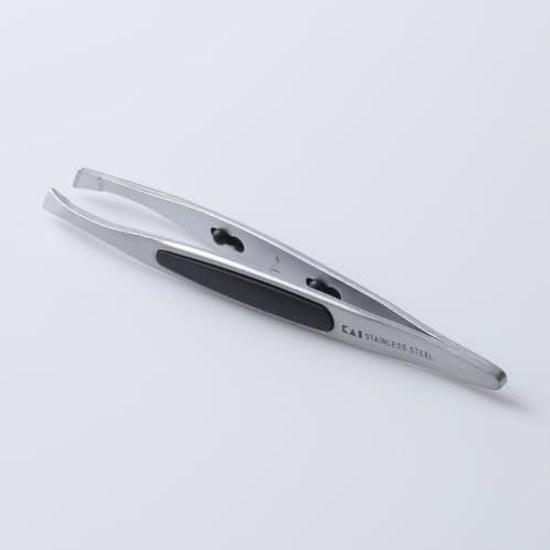 KAI Stylish Tweezers Slanted Tip Silver Non-Slip HK0425
