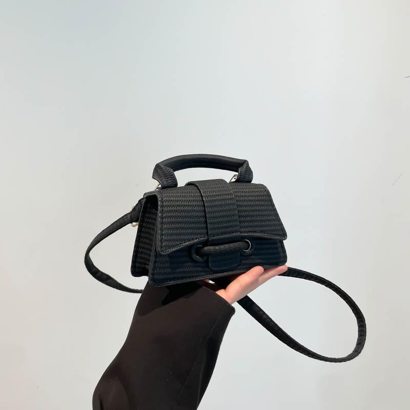French niche texture portable small bag women's 2025 spring fashion hourglass small square bag versatile trendy messenger bag