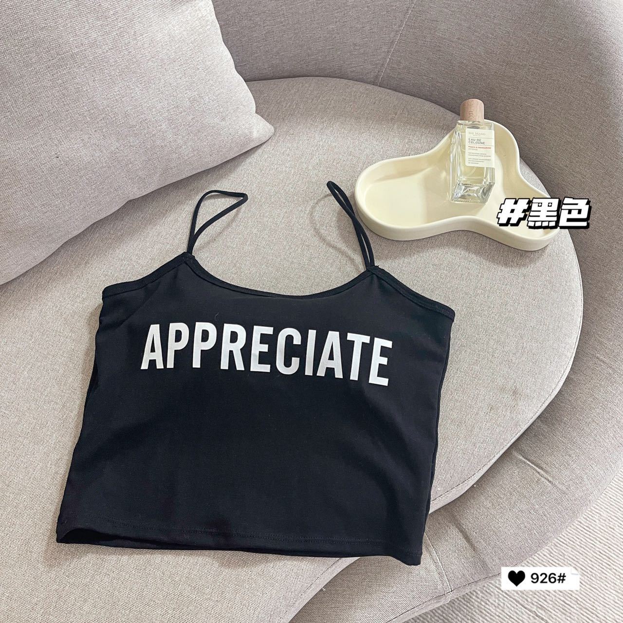 

Укороченный хлопковый топ-камезоль с принтом букв и фиксированной чашкой, облегающего кроя One Size чёрный