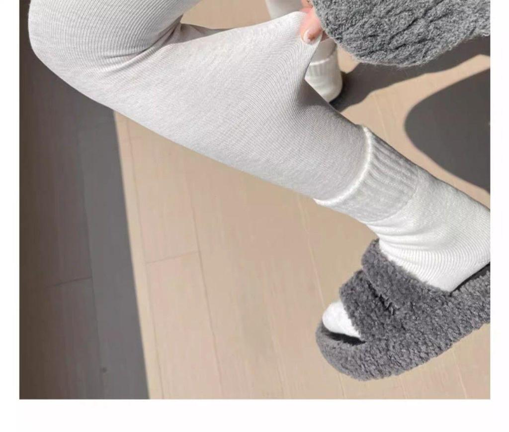 Women's Oatmeal White Fleece-Lined Leggings: Warm and Slimming Autumn/Winter Outdoor Style Pantyhose for 2025