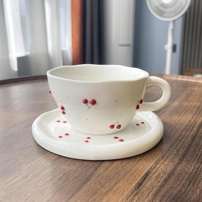 Handbemaltes Kirsch-Keramik-Kaffeebecher-Set mit Untertasse