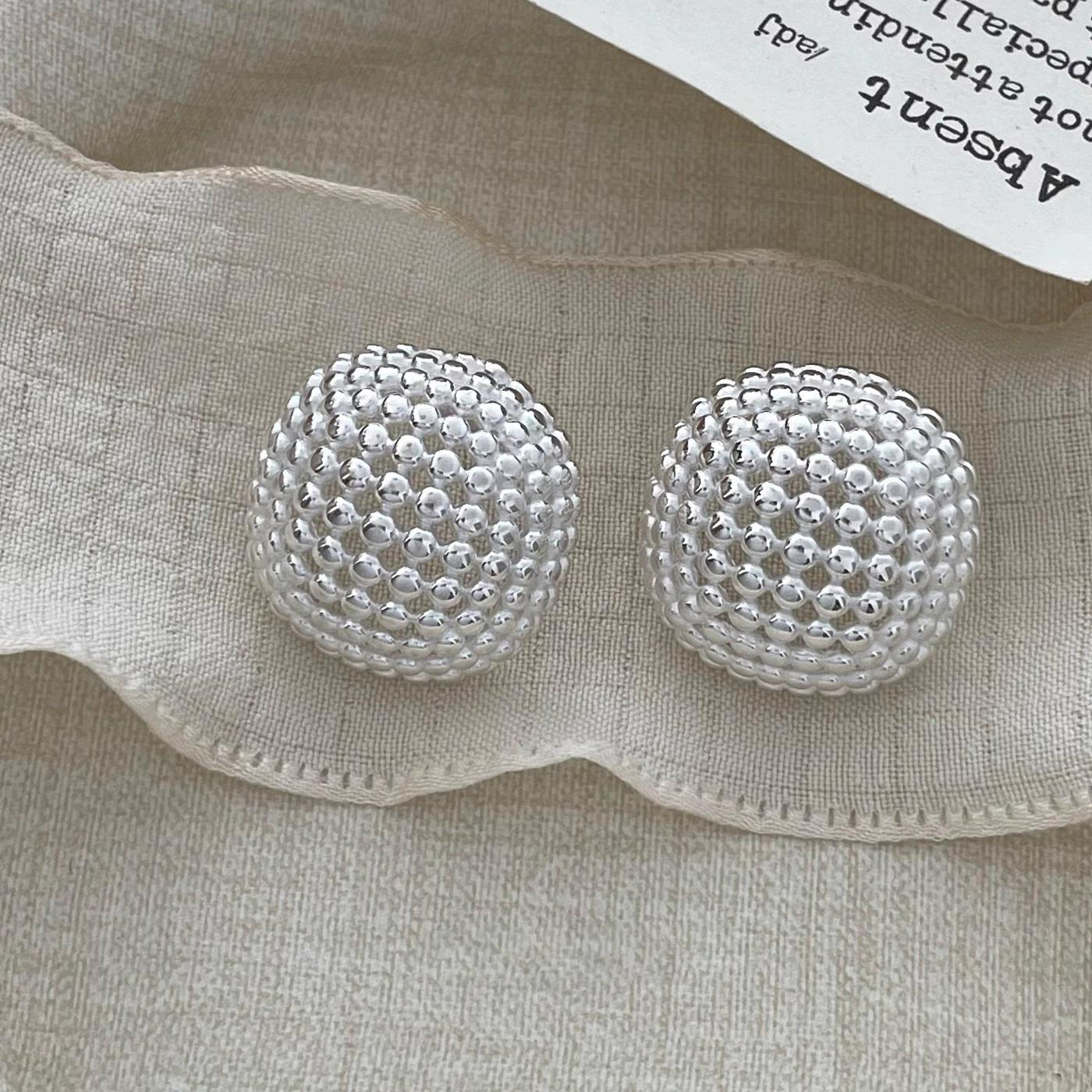 

Vintage Round Hollow Stud Piercing Earrings For Women Trendy Simple Fashion New Jewelry Accessories Gift Party