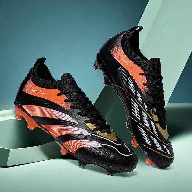 Autumn men's new C Luo European Cup seamless fly-woven low-top couple football shoes student spike training football shoes