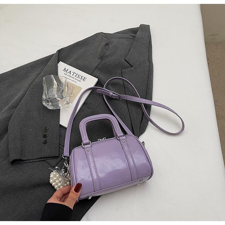 

Корейская версия однотонной простой наплечной сумки женская 2025 новая сумка для поездок на работу повседневная сумка-мессенджер сумка-бостон