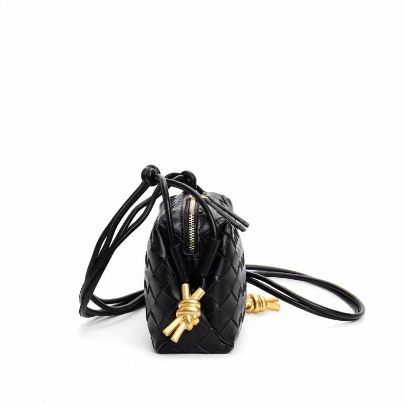 Borsa a tracolla quadrata compatta in vera pelle intrecciata da donna, minimalista, piccola