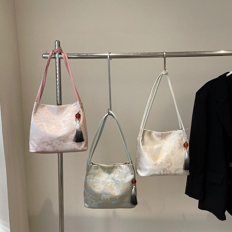 Embroidery Shoulder Bag Women's Underarm Bag Commuter Tote Bag