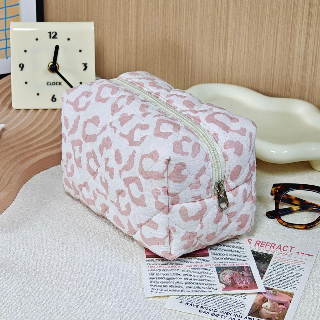 Large Capacity Little Bear Print Makeup Bag – Portable Girlish Polyester Toiletry Storage