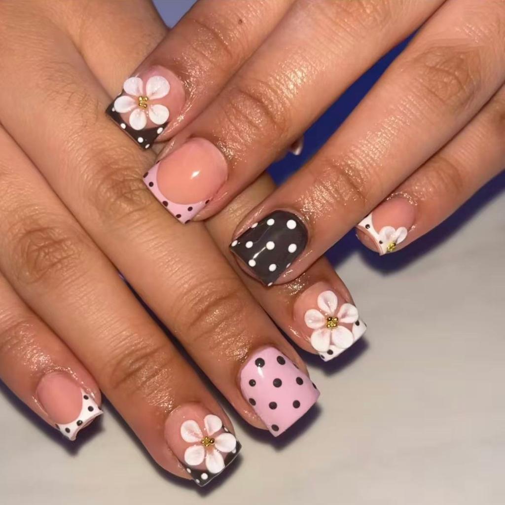 24 Pezzi Unghie Finte Francesi Quadrato Corto Bianche Riutilizzabili con Catena di Stelle di Strass Rosa Nude Set Unghie Moda in Acrilico