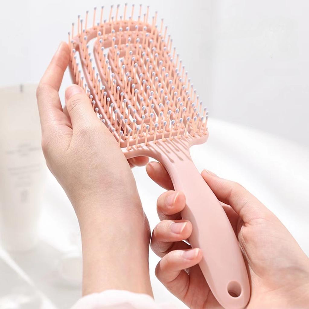 Hoher, ausgehöhlter, flauschiger Massagekamm mit Totenkopf-Oberteil, tragbarer, großer, gebogener, rippenförmiger Kamm