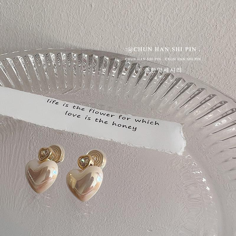 

Mermaid Ji love zircon mosquito coil disc ear clips fashionable and sweet earrings French retro exquisite and small temperament stud earrings