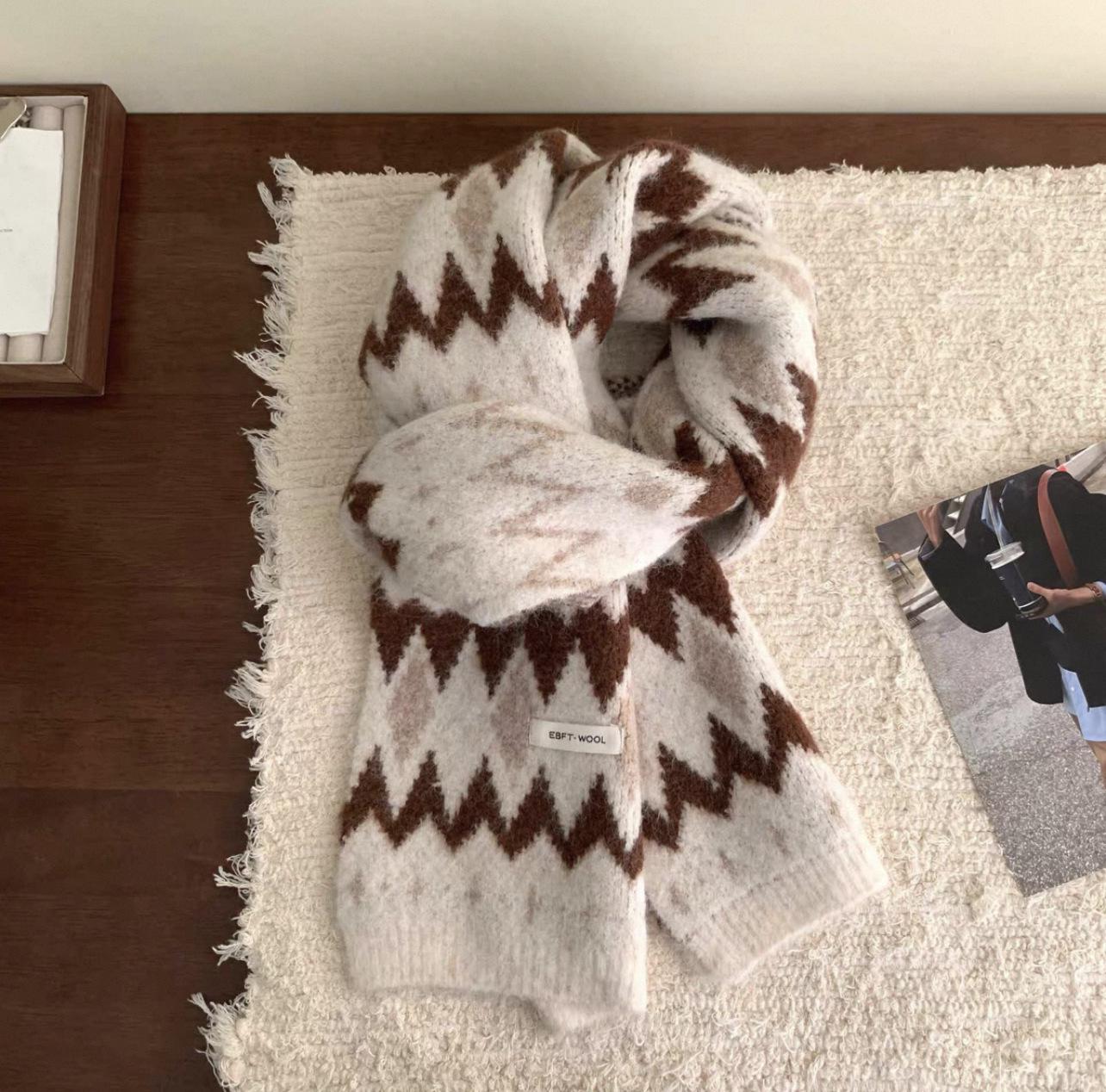 

Женский ретро красный шерстяной вязаный шарф: Теплая, стильная защита шеи для зимы