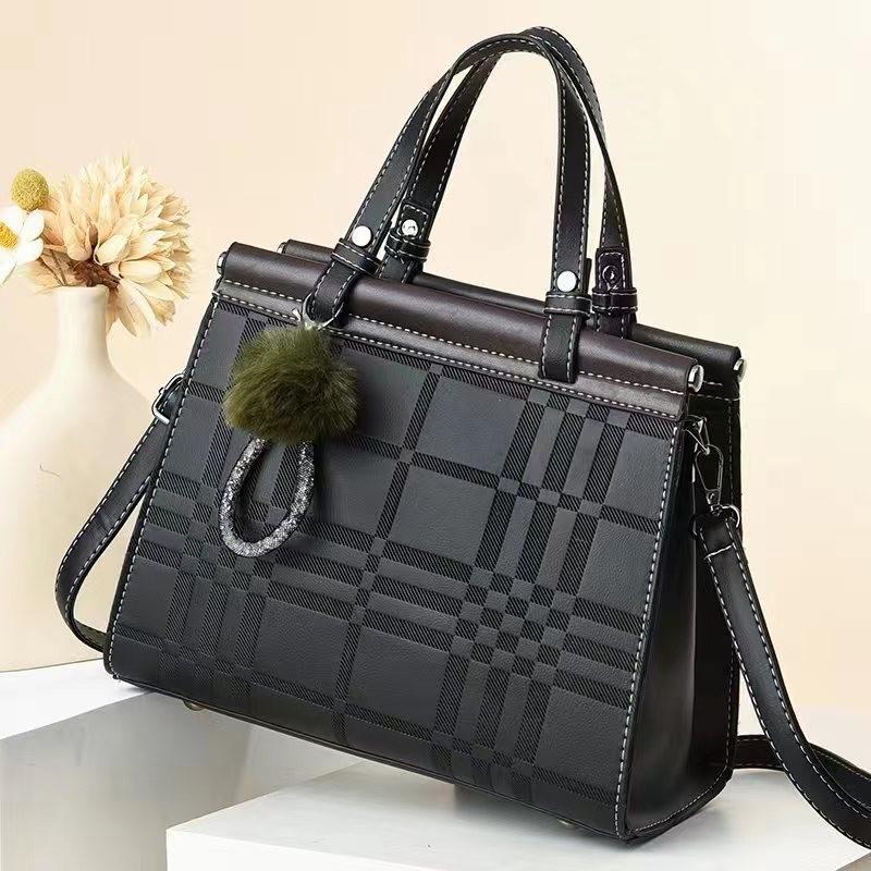 

Trendy Women s Tote Bag With Spacious Interior And Chic Colorblock Style For Daily Use чёрный