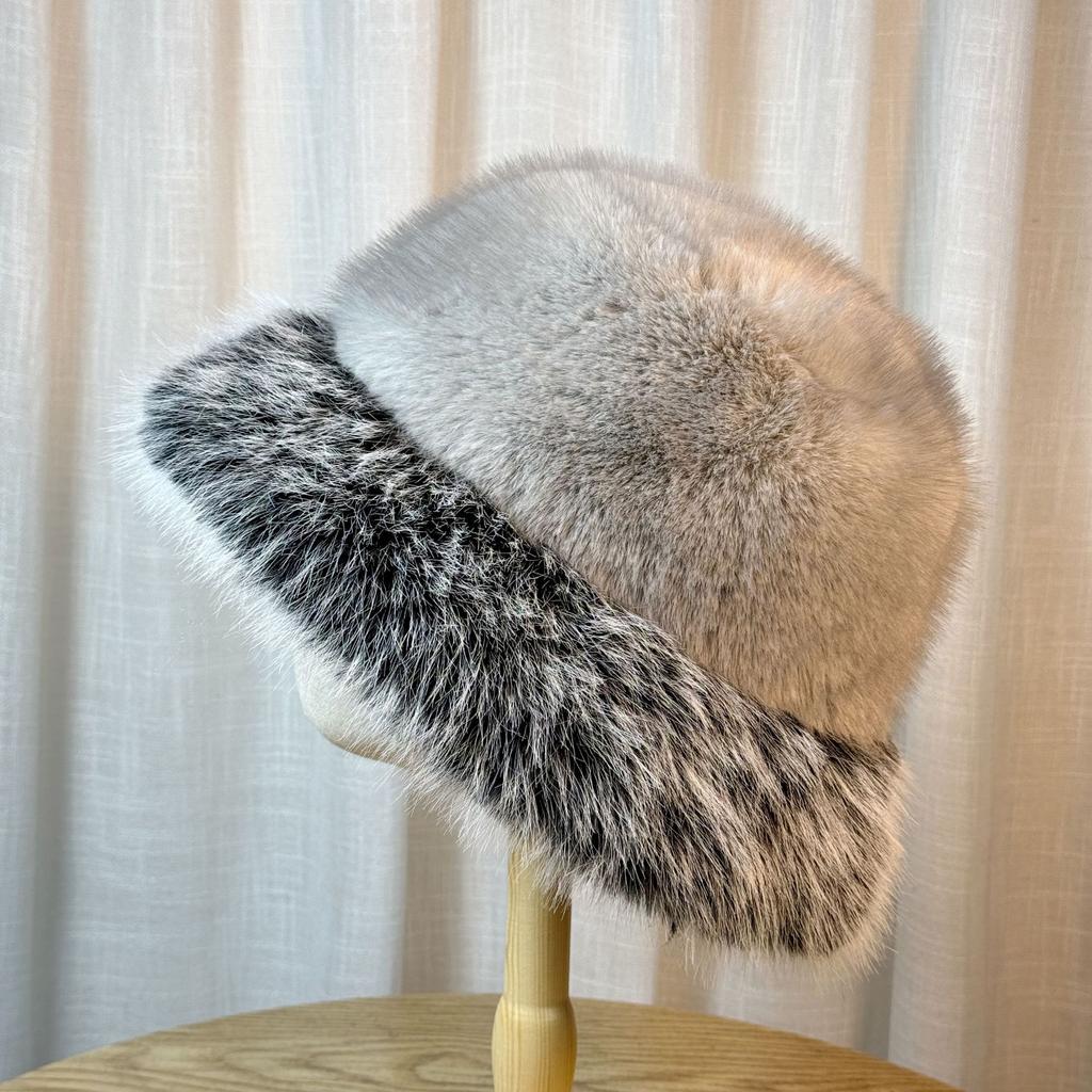 Plush Hat for Women In Autumn and Winter Cold Protection Ear Protection Face Showing Small Basin Hat Furry Fisherman Hat