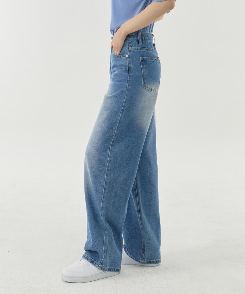 Akeusi Baggy Curved Wide Denim Pants Unisex (Light Wash)