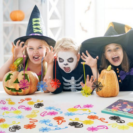 30 ks Lepkavé pavučiny Halloweenské párty dekorace pro děti Pružné hračky pavučiny pro ceny ve třídě, náplně do sáčků s dobrotami