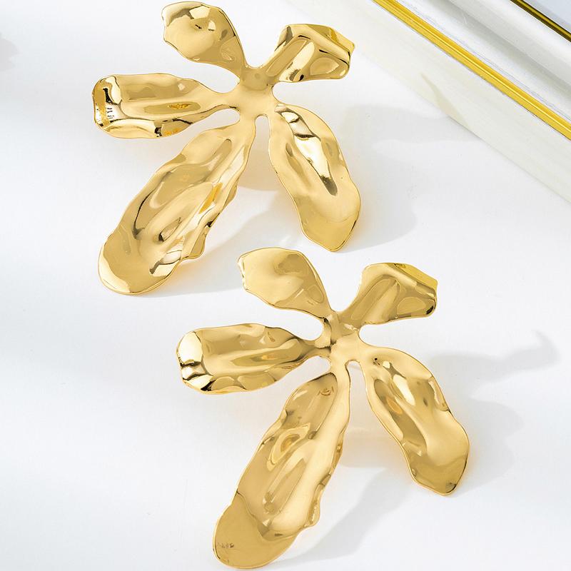 Exaggerated Metal Flowers Irregular Stud Earrings for Women Elegant Gold Color Floral Earrings with Temperament Vacation Jewelry