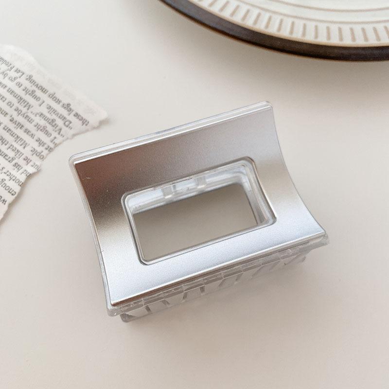 Beautifully Plastic Crafted Hair Claw Clips With Elegant Shapes And Vibrant Colors For Every Hairstyle Needs