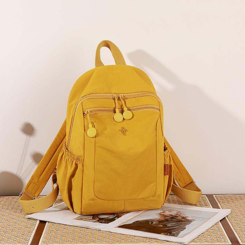 Leichter Nylon-Rucksack mit Reißverschlusstasche vorne Seitentaschen Verstellbare Träger Lässiger Tagesrucksack für Damen für den täglichen Gebrauch und Reisen