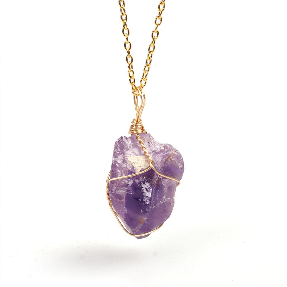 

Ожерелье с подвеской из аметиста: Необработанный камень неправильной формы с переплетением золотой проволоки Raw stone necklace