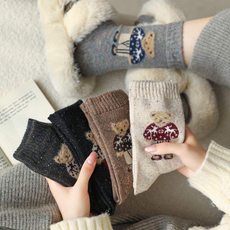 2/5Pairs Cartoon Cute Little Bear Mid-Calf Socks For Women Fashion Autumn And Winter Thickened Warm Socks Christmas Gifts