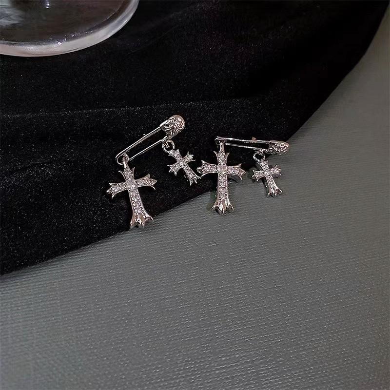 Simple high-end design niche temperament stud earrings women's light luxury fashion personalized earrings exquisite versatile sweet cool earrings