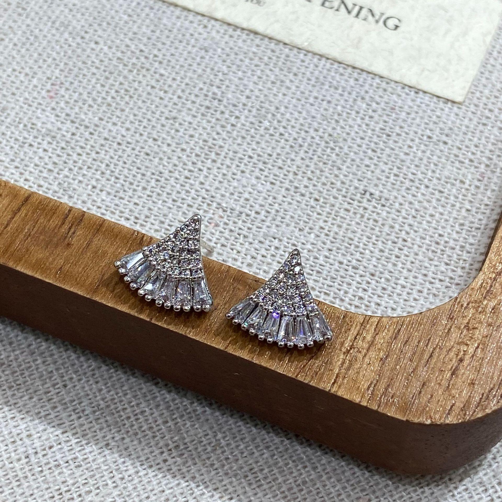 High Quality Copper Gold Plated Zircon Stud Earrings Ginkgo Biloba Design Earrings Earrings