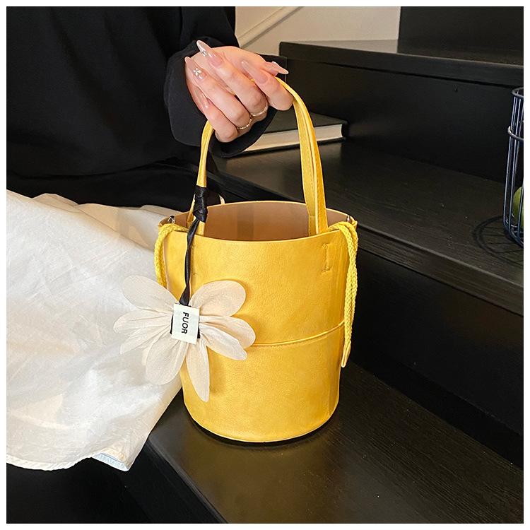 Mini Handbag With Flower Pendant Women's 2025 New Fashion Mobile Phone Bag High-end Small Exquisite Crossbody Bucket Bag