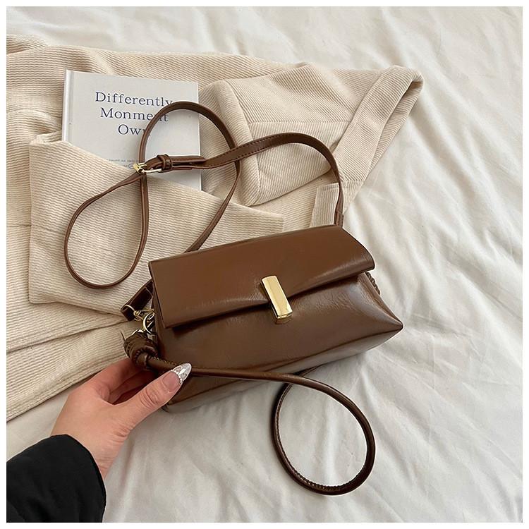 Ielgy Simple Underarm Bag All-Match Shoulder Commuter Bag