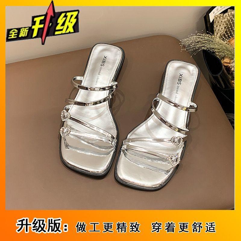 Fashion versatile high-end outer wear summer Korean version with skirt 2025 French new slippers flat bottom light sandals women