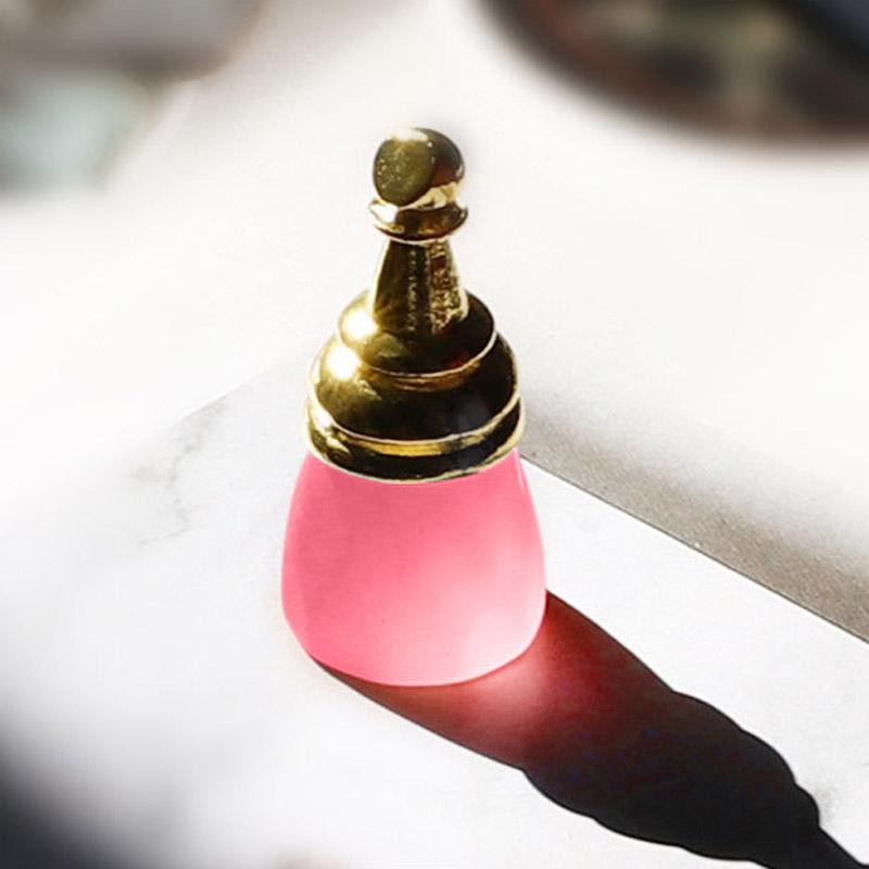 

Магнитный держатель для ногтей, демонстрационный стенд для обучения практике, держатели для кристаллов, накладные ногти из сплава, демонстрационная полка, маникюрные инструменты 1PC красный