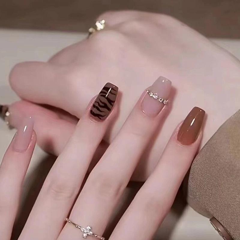Autumn Maillard Wearable Nail Stickers - Simple Diamond Chain & Coffee Leopard Print Designs