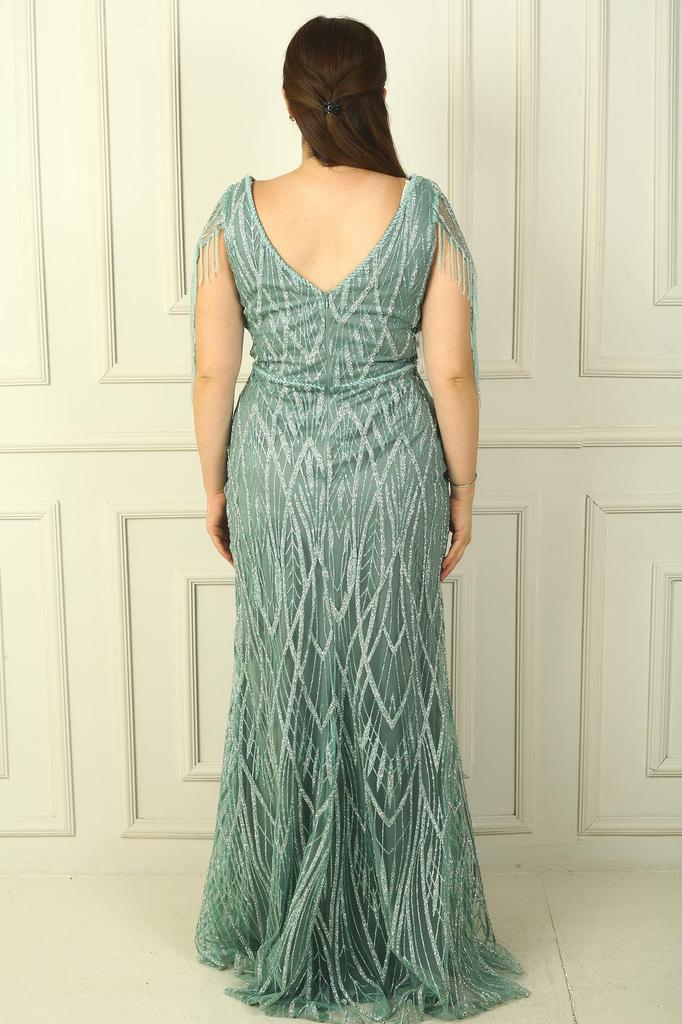 Damenkleid in Übergröße mit V-Ausschnitt vorne und hinten, gefüttert mit Stein und Perlen