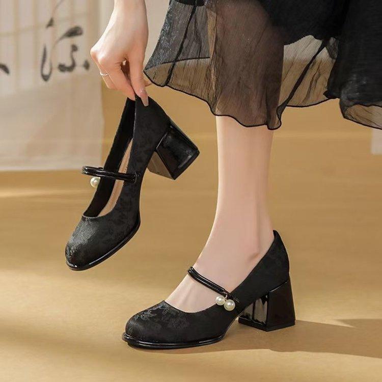

New Chinese thick heel high heels, new autumn national style Mary Jane cheongsam shoes with horse skirt single shoes 34 чёрный