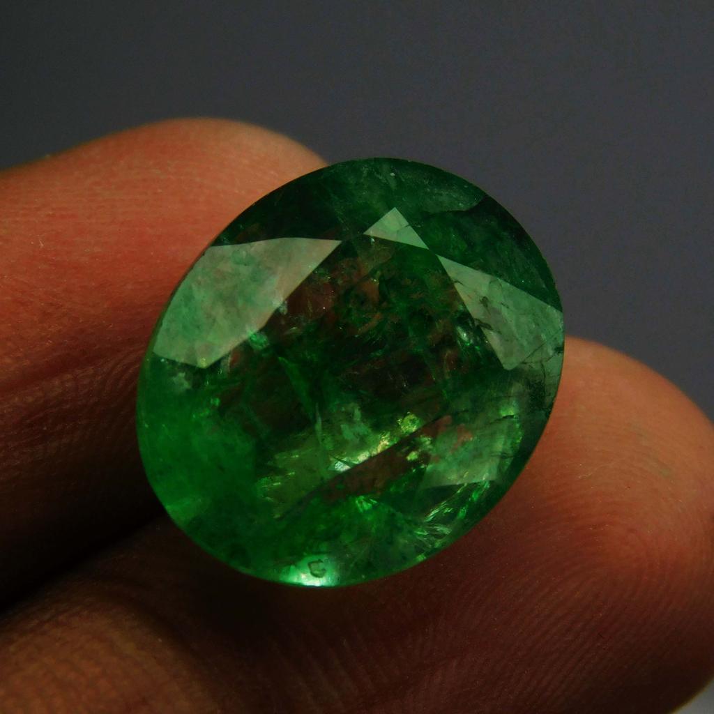 Natural Green Emerald Loose Gemstone Colombian Oval Cut 8 ct for Jewelry Making and Gem Collections