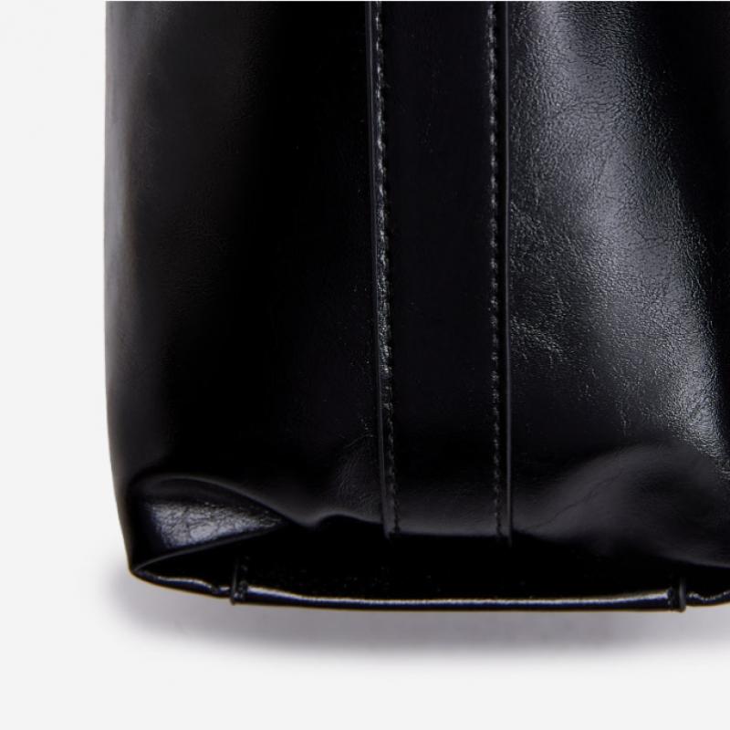 By ESquire Women S Vera Hobo Shoulder Bag Black
