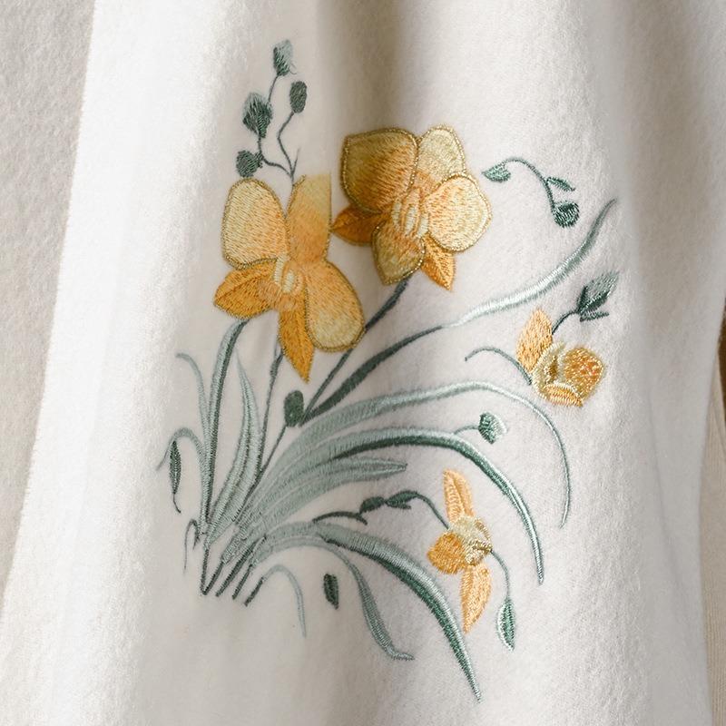 Mid-Autumn Winter Thickened Warm Embroidered Flower Wool Scarf Shawl Female Elegant High-end Gift Scarf