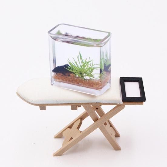 ოქროს თევზის თასის მოდელი რეალისტური დეკორატიული ორნამენტი მინიატურული მინის თევზის ავზი თოჯინების სახლის ფოტო რეკვიზიტებისთვის მინიატურული სცენები