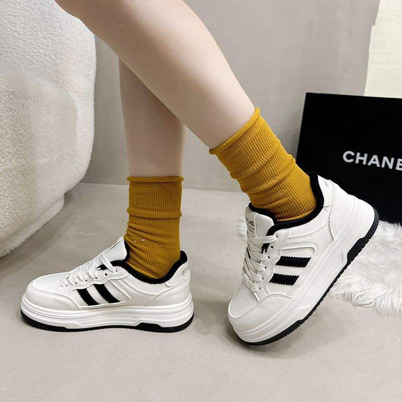 2025 New Little White Shoes Autumn and Winter Korean Version Thick-soled Versatile Sports Muffin Velvet Casual Student Board Shoes
