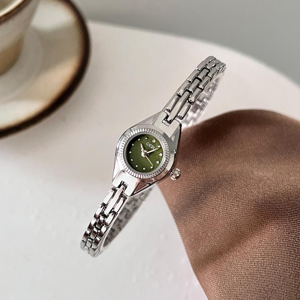 Womens Minimalist Quartz Watch With Stainless Steel Band And Elegant Look For Casual Daily Wear
