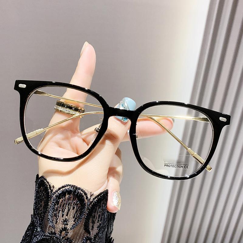 Große quadratische Rahmenbrille für Damen zur Korrektur von Kurzsichtigkeit Schmalmachender Gesichteffekt Stilvolle Brille 6036