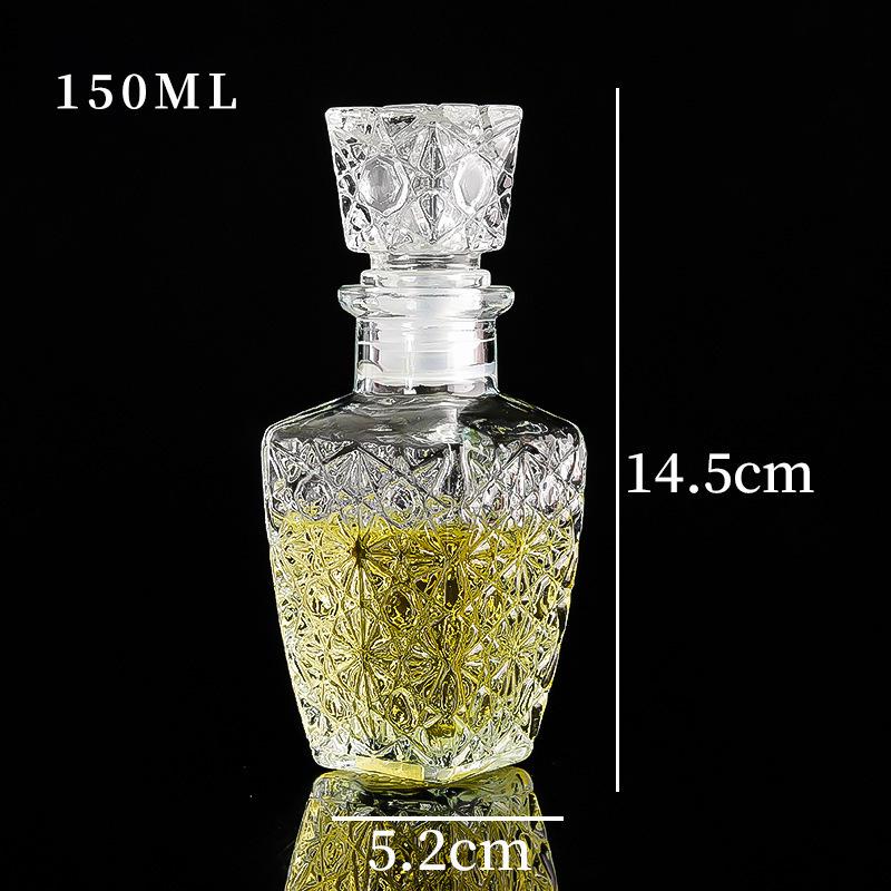 European Style Transparent Glass Carved Small Wine and Liquor Bottle/Vase