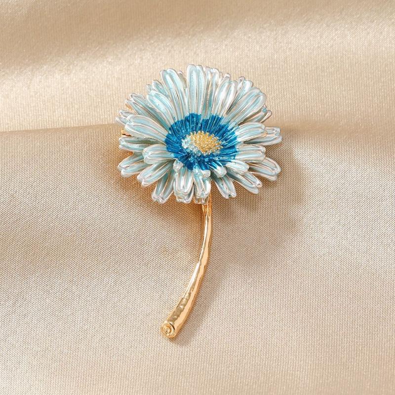 Simple Three-dimensional Chrysanthemum Brooch for Women's Corsage, Accessory, Painted Outerwear, Coat Pin, Clasp