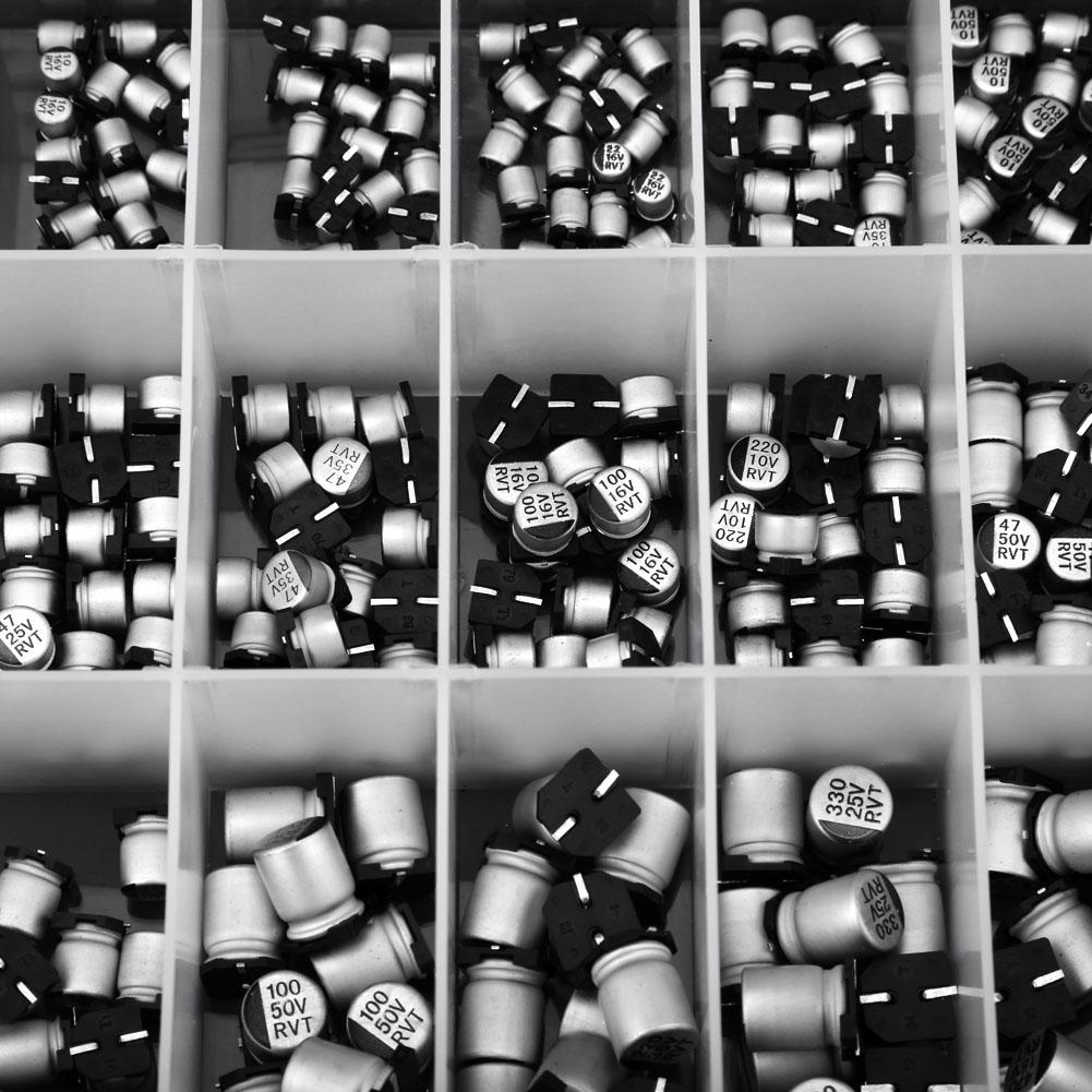 400 Stück 24 Werte SMD Aluminium Elektrolytkondensator Sortiertes Kit 1uF 1000uF