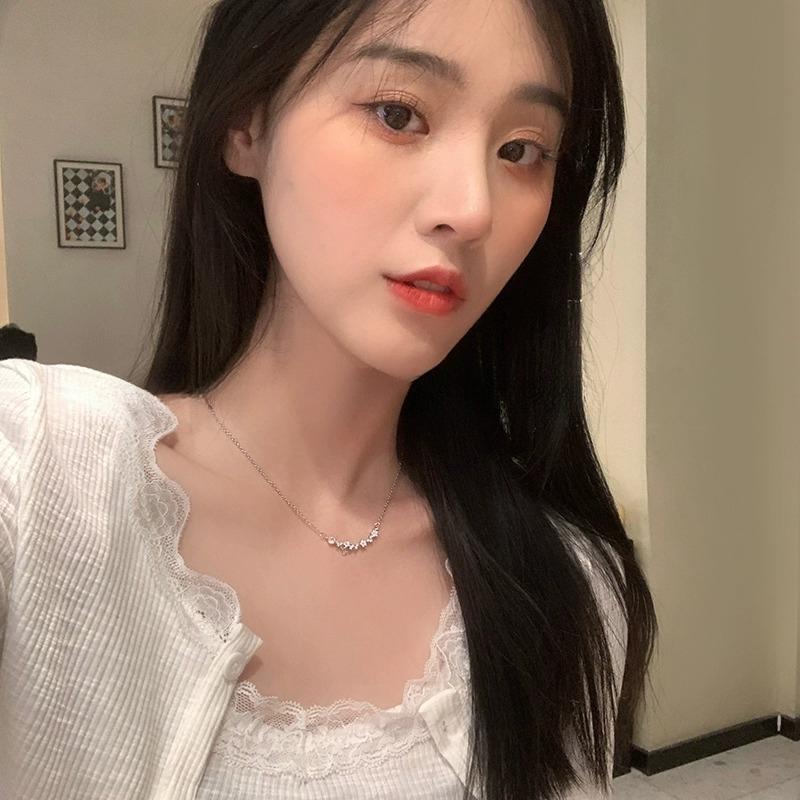 Exquisite Zircon Star Necklace Women's Light Luxury Niche Design Sense Collarbone Chain Ins Cold Wind Accessories